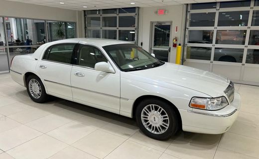 2006 Lincoln Town CAR Signature Limited