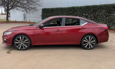 2022 Nissan Altima SR