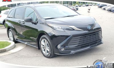 2025 Toyota Sienna XLE