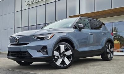2023 Volvo XC40 Plus Dark