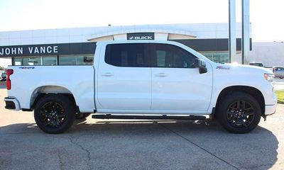 2025 Chevrolet Silverado RST