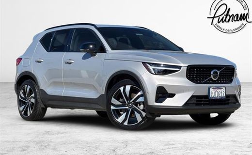 2024 Volvo XC40 Plus Dark