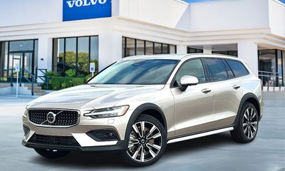 2026 Volvo V60CC Ultra