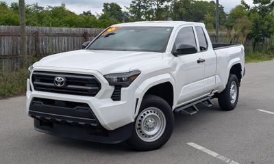 2025 Toyota Tacoma SR Xtracab