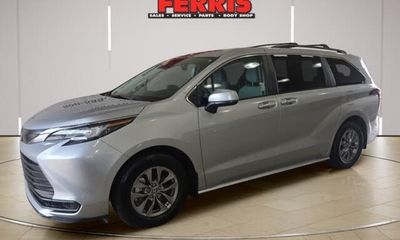 2023 Toyota Sienna LE