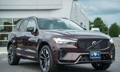 2026 Volvo XC60 Plus Dark