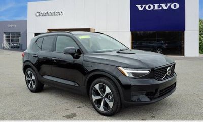 2026 Volvo XC40 Core