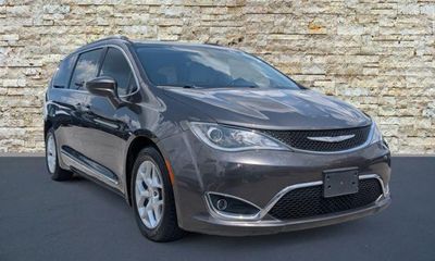 2017 Chrysler Pacifica Touring L Plus