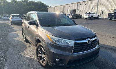 2016 Toyota Highlander Base