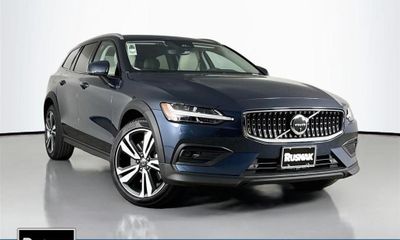 2026 Volvo V60CC Plus