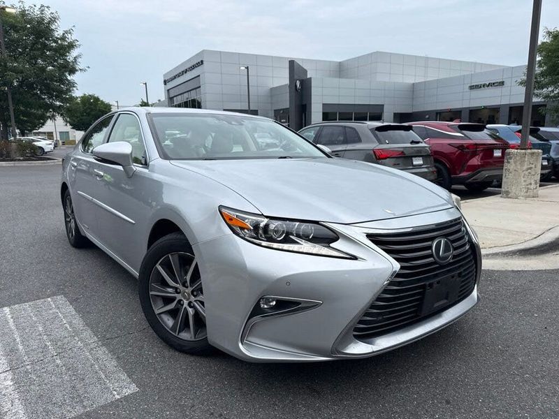2016 Lexus ES — a typically priced live listing