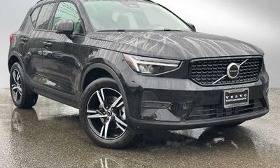 2026 Volvo XC40 Core