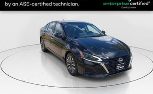 2022 Nissan Altima SR