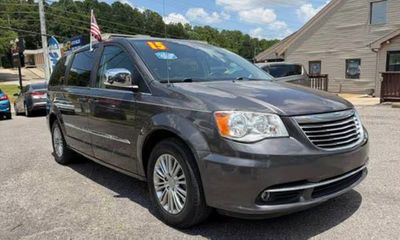 2015 Chrysler Town AND Country Touring L