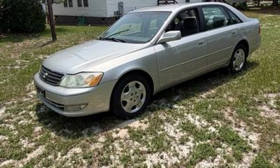 2004 Toyota Avalon XL