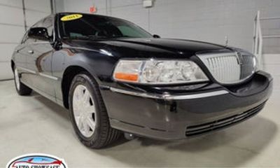 2010 Lincoln Town CAR Signature Limited