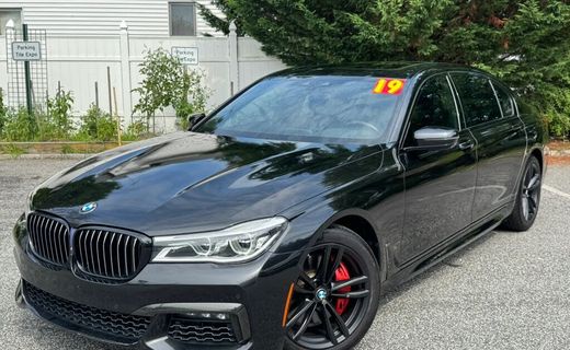 2019 BMW 750i B7