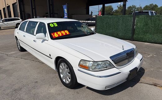 2003 Lincoln Town CAR Executive