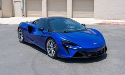 2025 McLaren Artura Spider