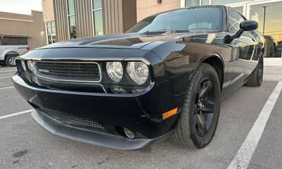 2013 Dodge Challenger Base