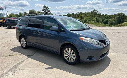 2015 Toyota Sienna LE