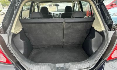 2009 Nissan Versa S 18