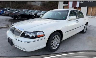 2007 Lincoln Town CAR Signature