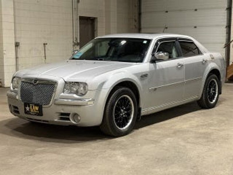 2008 Chrysler 300C — a typically priced live listing