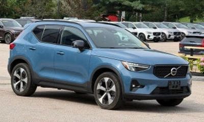 2024 Volvo XC40 Plus Dark