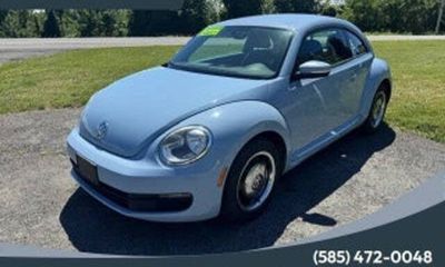 2012 Volkswagen Beetle CPE MAN 2