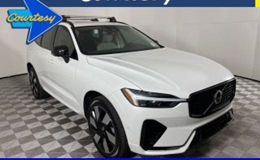 2026 Volvo XC60 Plus Dark