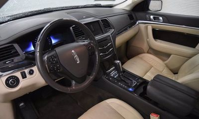 2015 Lincoln MKS Base