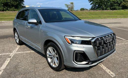 2025 Audi Q7 Quattro Premium Plus