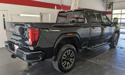 2023 GMC Sierra HD AT4