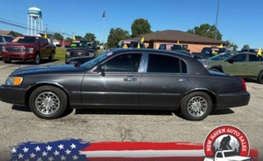 2002 Lincoln Town CAR Signature