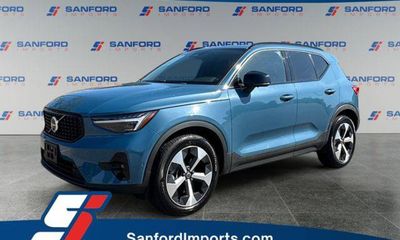 2023 Volvo XC40 Ultimate Dark
