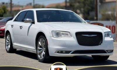 2019 Chrysler 300 Limited US CAN
