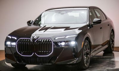 2026 BMW 740I