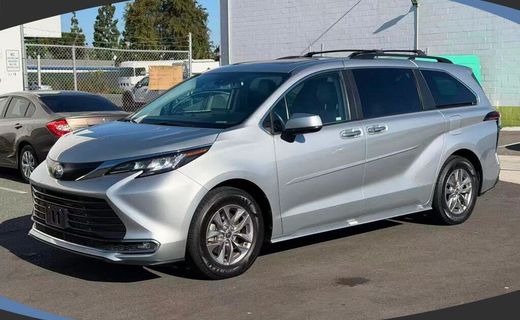 2022 Toyota Sienna XLE