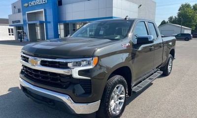 2023 Chevrolet Silverado LT