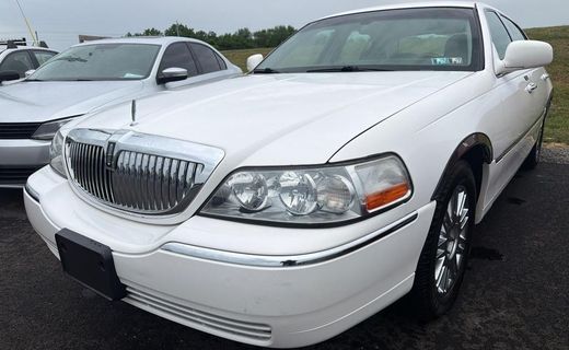 2010 Lincoln Town CAR Signature Limited