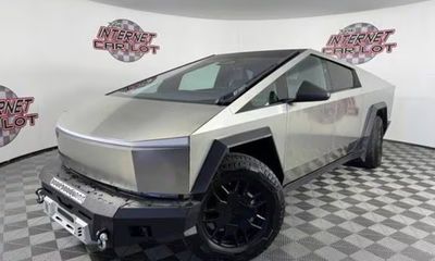2024 Tesla Cybertruck Base
