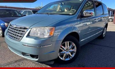 2010 Chrysler Town AND Country RT
