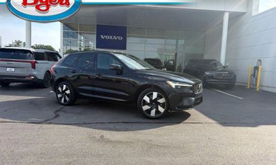 2025 Volvo XC60 Plus Dark