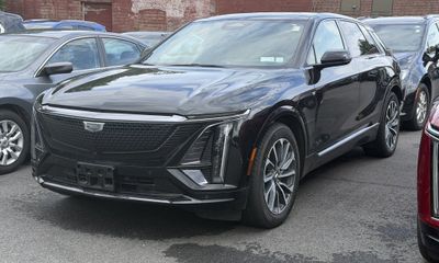 2024 Cadillac Lyriq Sport 2