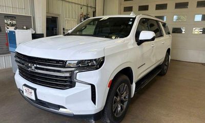 2024 Chevrolet Suburban LT