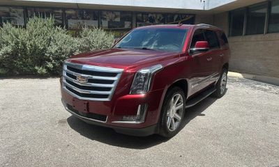 2017 Cadillac Escalade Luxury