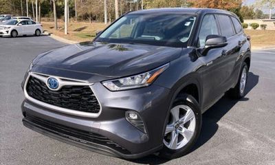 2020 Toyota Highlander LE