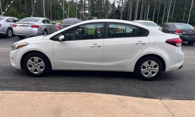 2017 Kia Forte LX Base