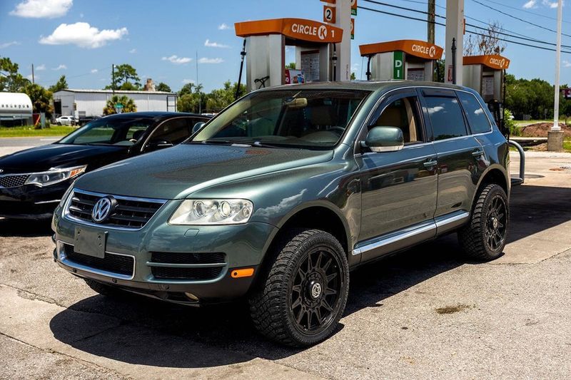 2004 Volkswagen Touareg — a typically priced live listing